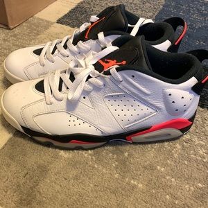 Jordan 6 low white infrared. Minor scuff on right shoe. No box.